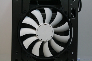 00173 NZXT_PHANTOM630